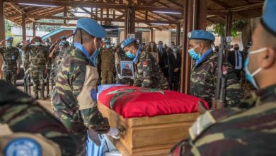 Photo de Un vibrant hommage a été rendu par la Mission multidimensionnelle intégrée des Nations unies pour la stabilisation en Centrafrique (MINUSCA), aux deux casques bleus, dont un Marocain, tués par les rebelles armés de L’UPC.