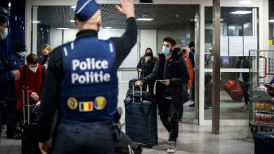 Photo de Face à la hausse des hospitalisations à Bruxelles, la Belgique a décidé d’imposer de nouvelles restrictions aux voyageurs en provenance du Maroc et d’autres pays placés sur sa liste rouge.