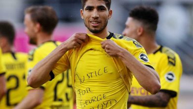 Photo de Les joueurs marocains qui inscriront des messages à caractères personnels ou religieux sur leurs équipements sportifs lors des matchs officiels, encourent de grosses sanctions, selon la direction nationale d’arbitrage.